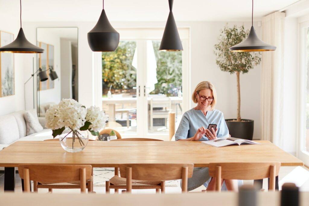 High-end ondernemer werkt met Autorespond